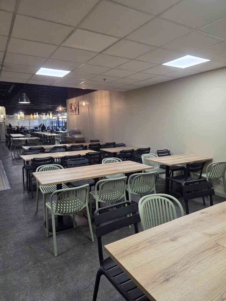 fournisseur mobilier CHR dans le 16